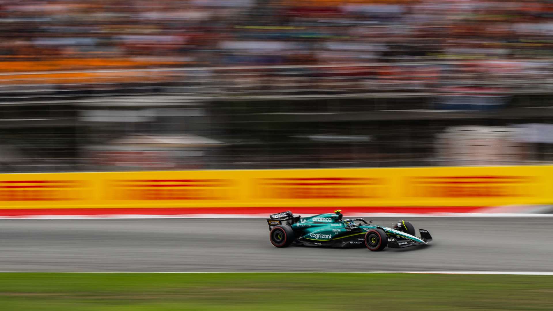 终于来了！广东队“全能内线”横扫对手，杜锋亲自护航！